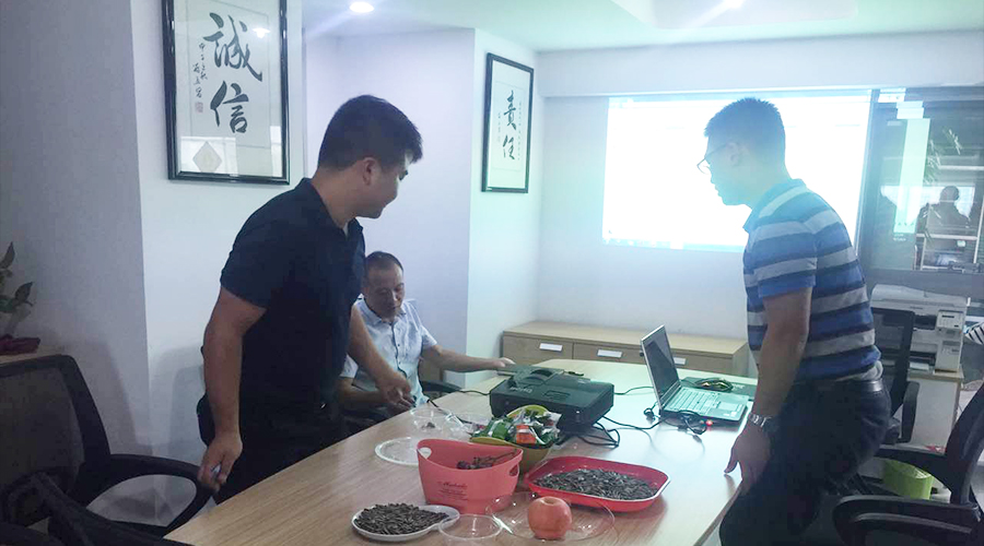 駿騰機(jī)電2017年中會(huì)議現(xiàn)場(chǎng)0